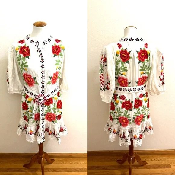 {Farm Rio} Embroidered dress